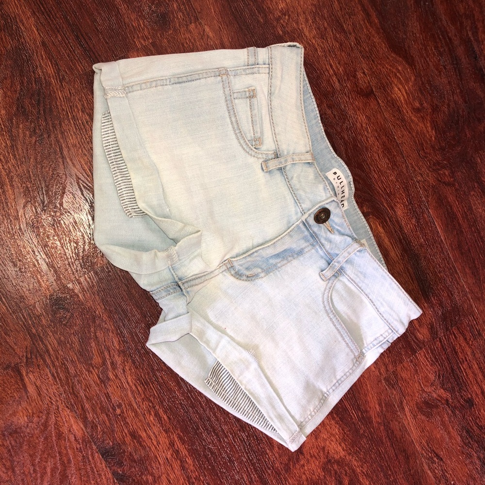 Bullhead lightwash jean shorts